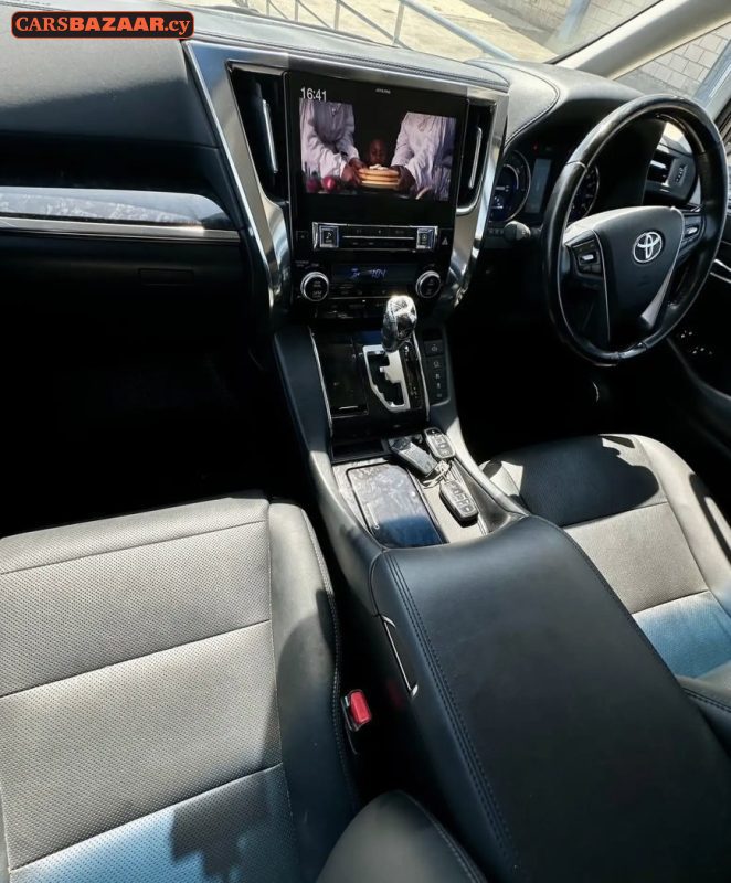 Toyota Alphard  - photo 3