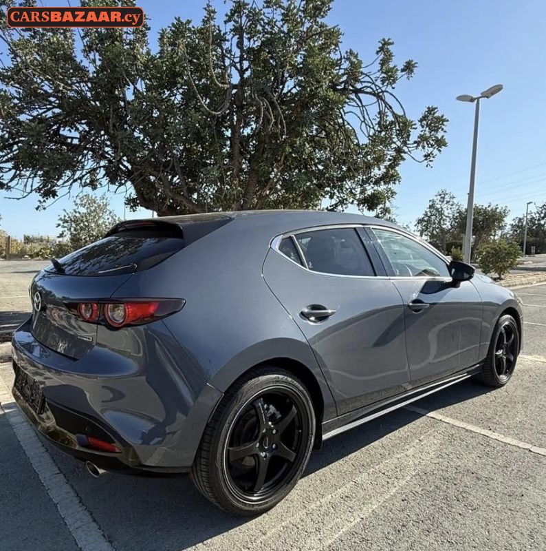 Mazda 3 - photo 2