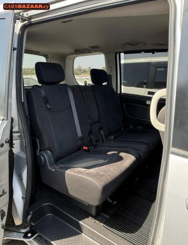 Nissan SERENA - photo 4