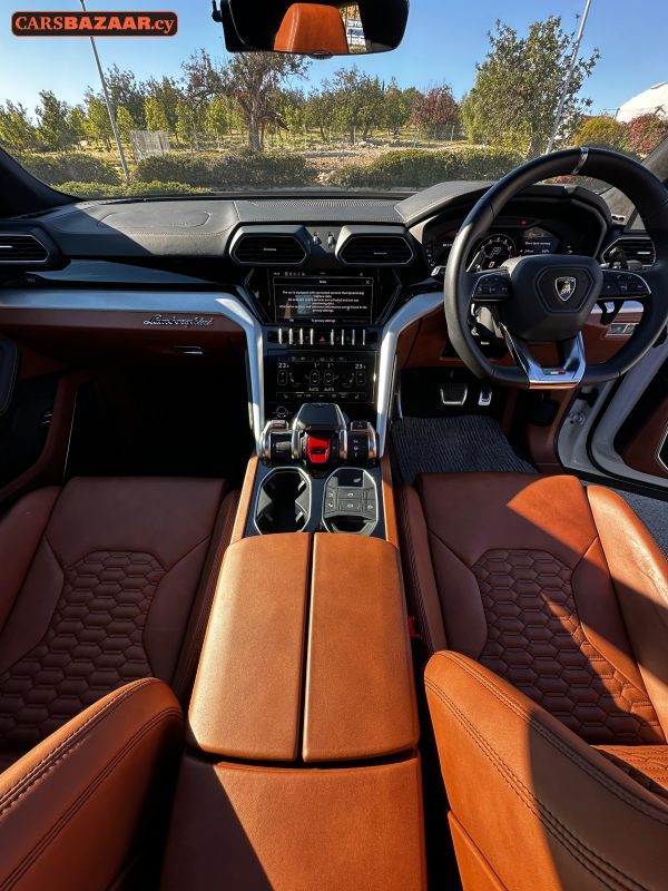 Lamborghini Urus - photo 13