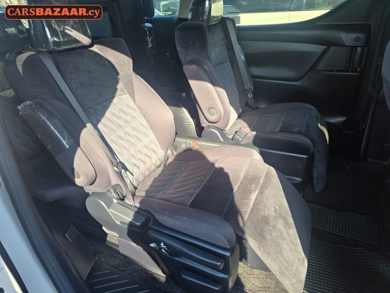 Toyota Alphard  - photo 8