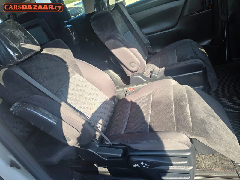 Toyota Alphard  - photo 9