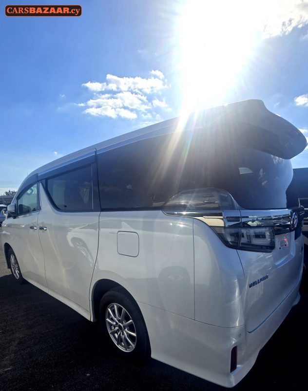 Toyota Alphard  - photo 3