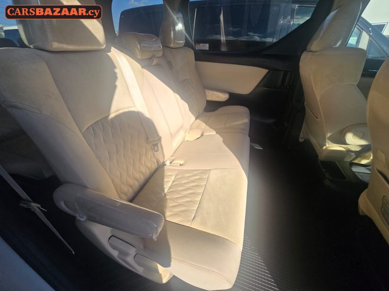 Toyota Alphard  - photo 7