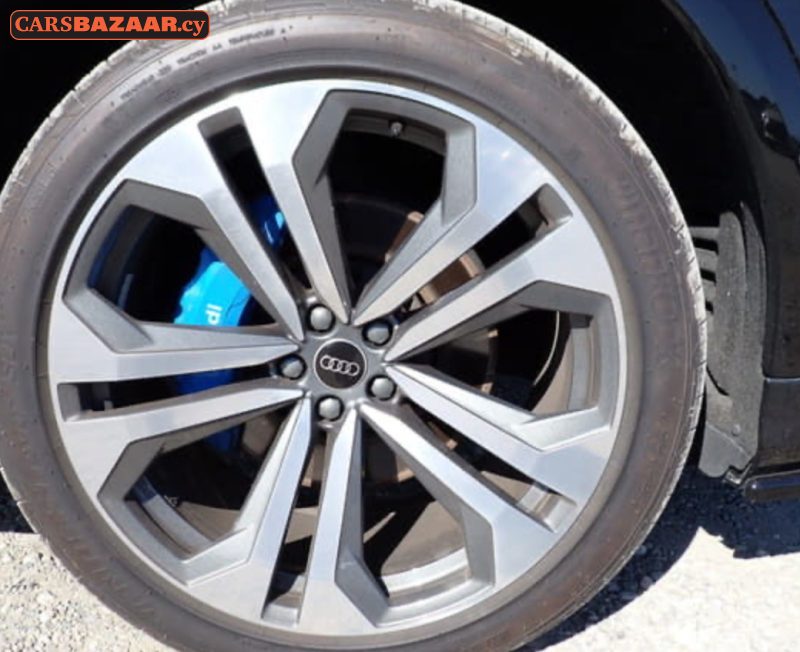Audi Q8 55TFSI Quattro S Line	 - photo 4