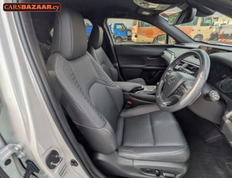 Lexus UX250H  - photo 3