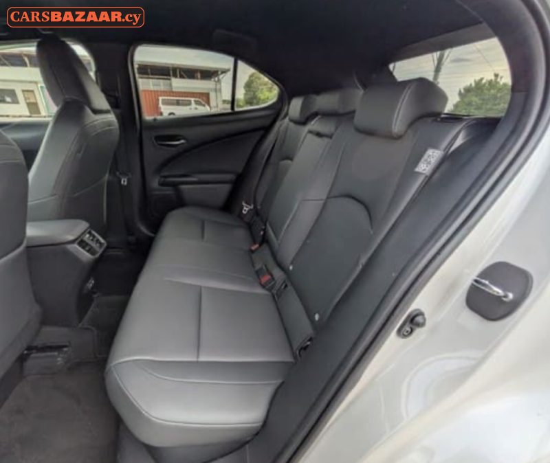 Lexus UX250H  - photo 2