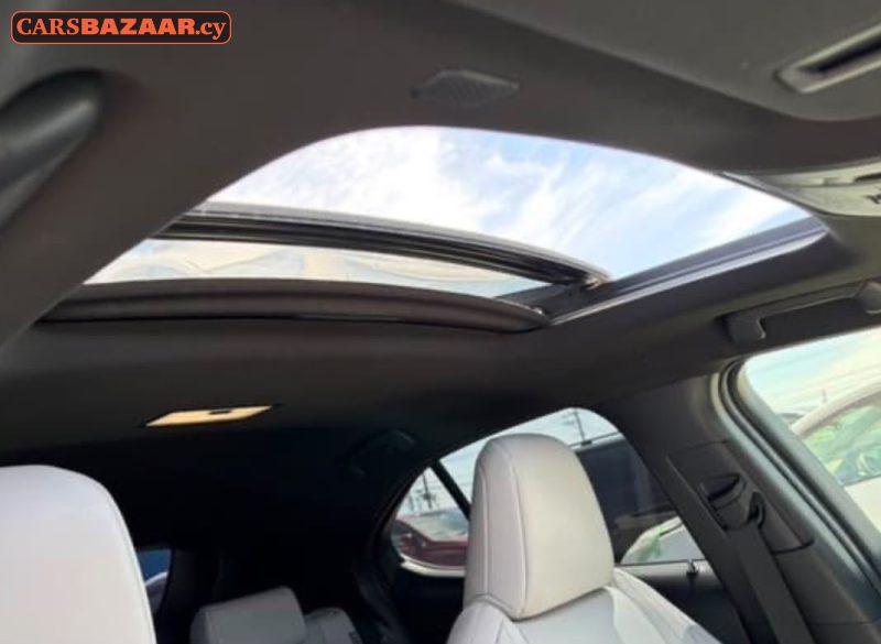 Lexus UX250H  - photo 6